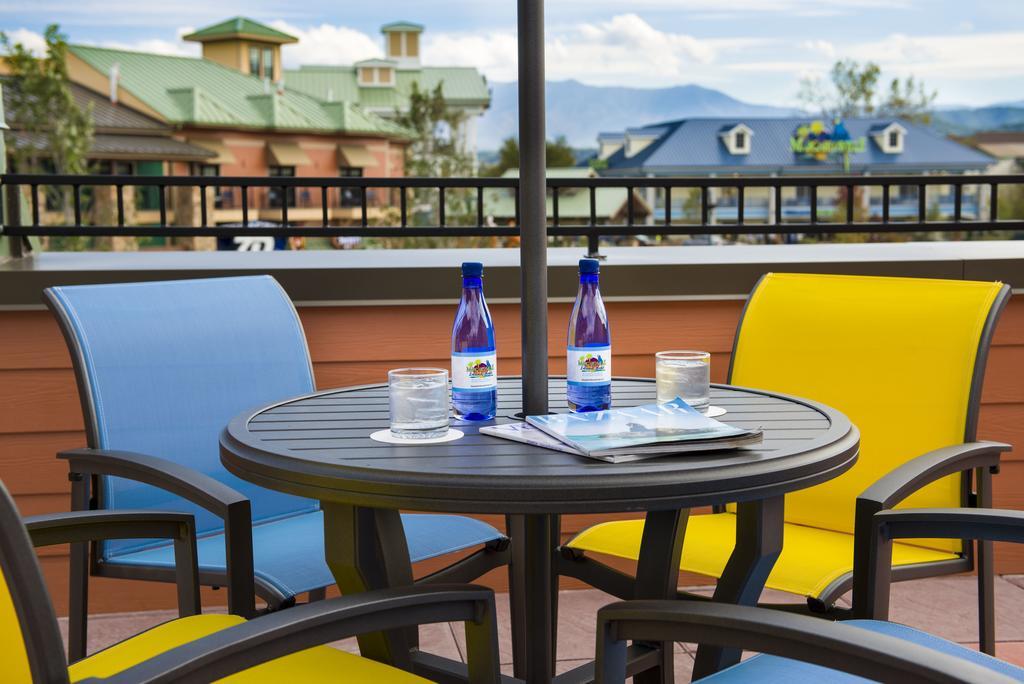 Margaritaville Island Hotel Пиджен Фордж Екстериор снимка